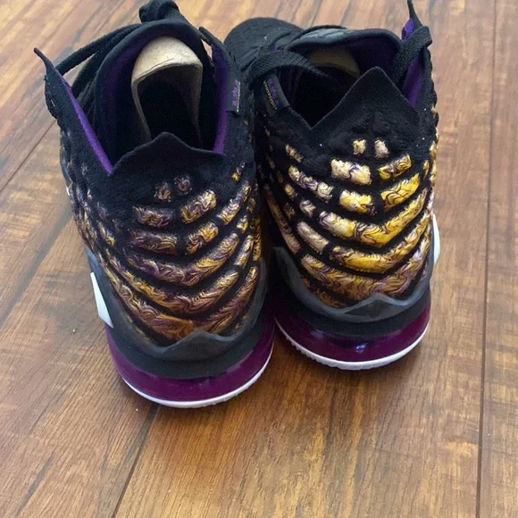 Nike lebron XVII sneaker - Picture 2 of 6